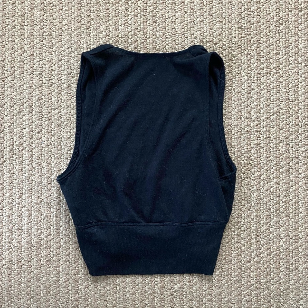 Aritzia crop top - Picture 3 of 3